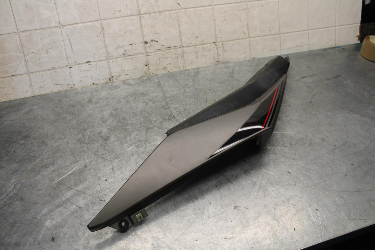 2015 Yamaha YZF R3 RIGHT REAR BACK TAIL FAIRING COWL SHROUD BB526