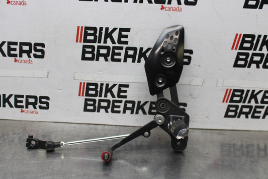23-24 YAMAHA MT-07 LEFT REARSET REAR SET FOOT PEG W SHIFTER BB927