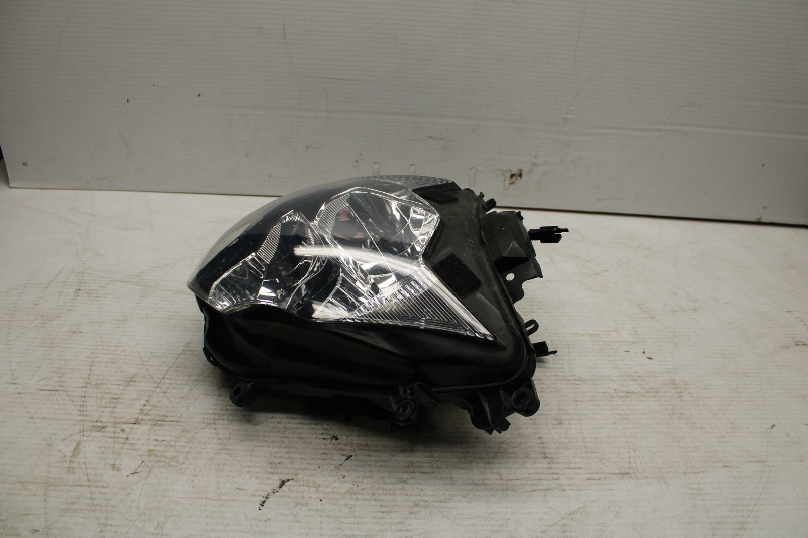 11-17 SUZUKI GSXR750 FRONT HEADLIGHT HEAD LIGHT LAMP 35100-14J31-999 BB306