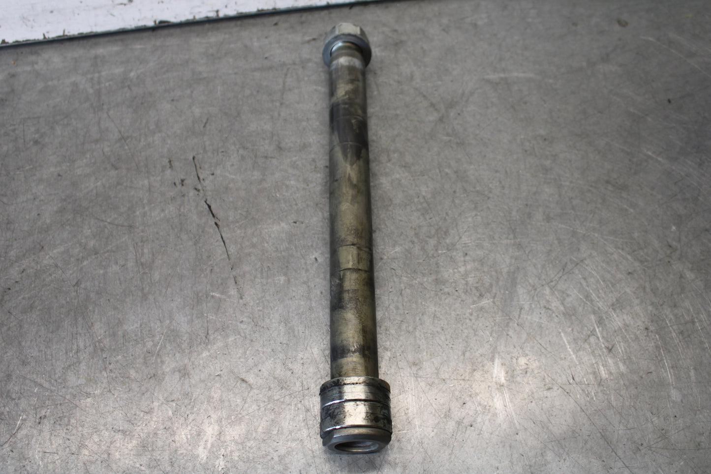 08-16 YAMAHA YZF R6 REAR AXLE BACK WHEEL RIM BOLT AXEL 2C0-25381-10-00 BB665