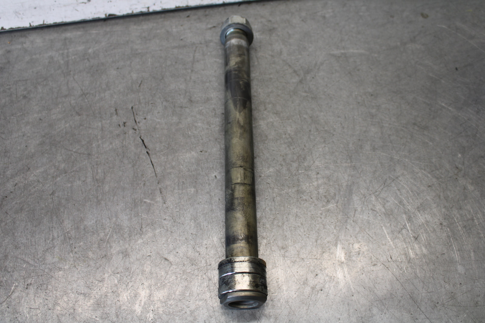 08-16 YAMAHA YZF R6 REAR AXLE BACK WHEEL RIM BOLT AXEL 2C0-25381-10-00 BB665