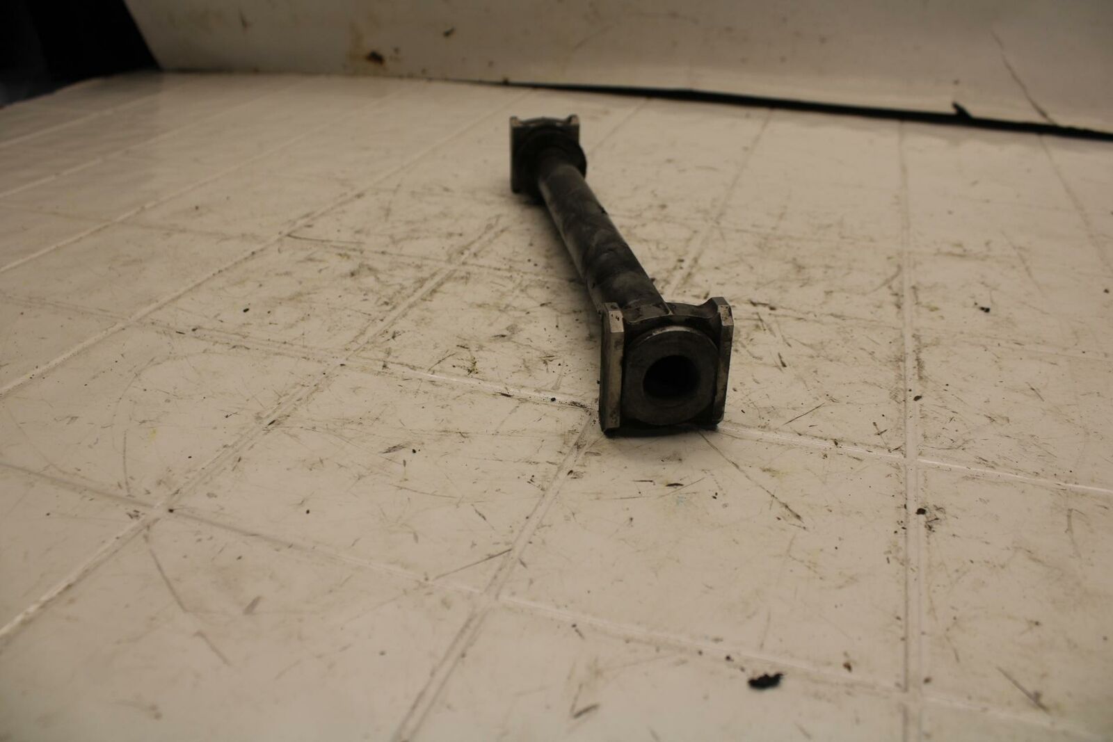 05-06 HONDA CBR600RR REAR AXLE BACK WHEEL RIM PIVOT BOLT AXEL BB399