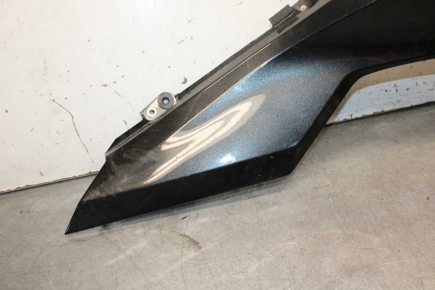 18-23 KAWASAKI NINJA 400 RIGHT MID UPPER SIDE FAIRING COWL PLASTIC BB660