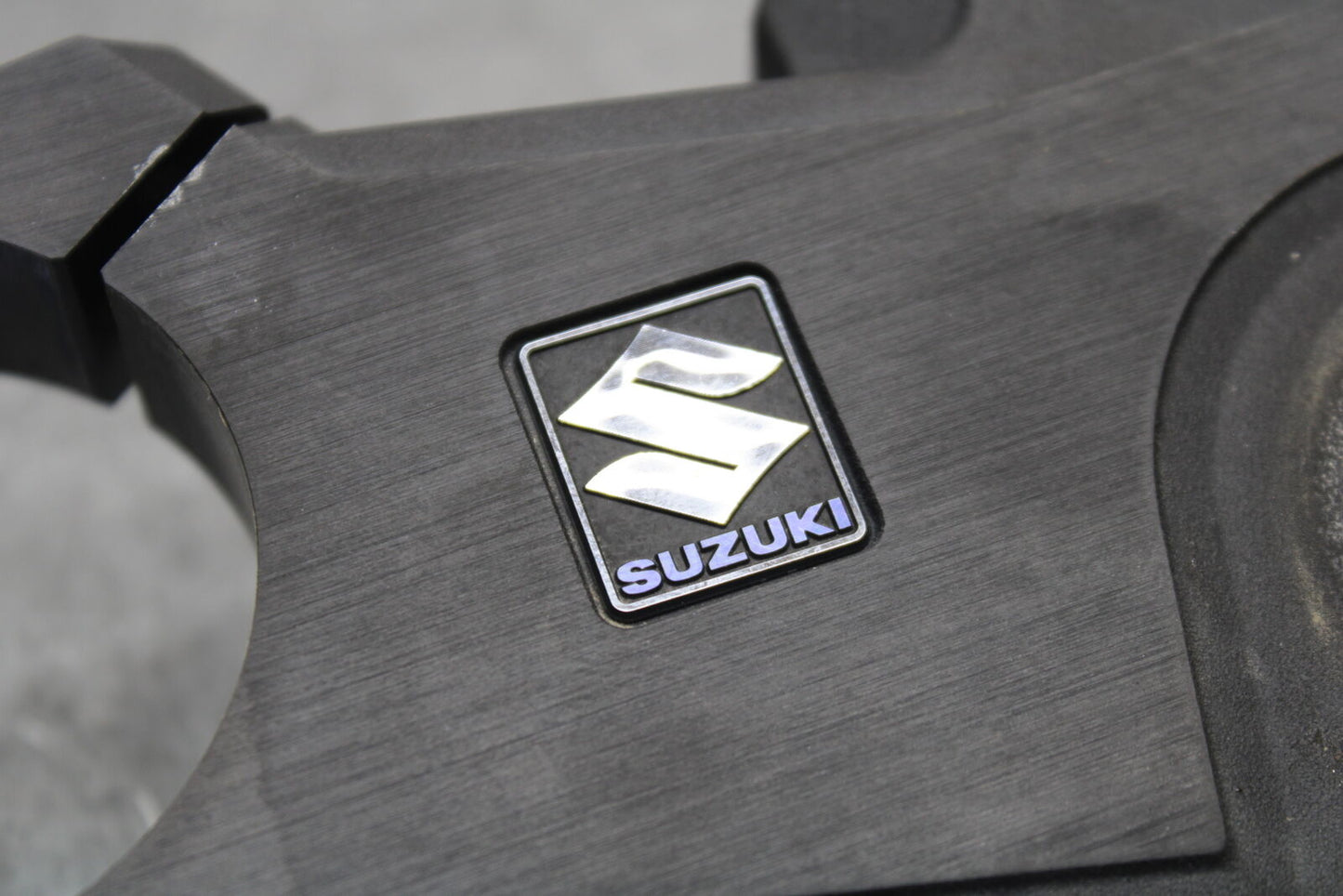 05-06 SUZUKI GSXR1000 FORKS UPPER TRIPLE TREE CLAMP 51311-41G00 BB663