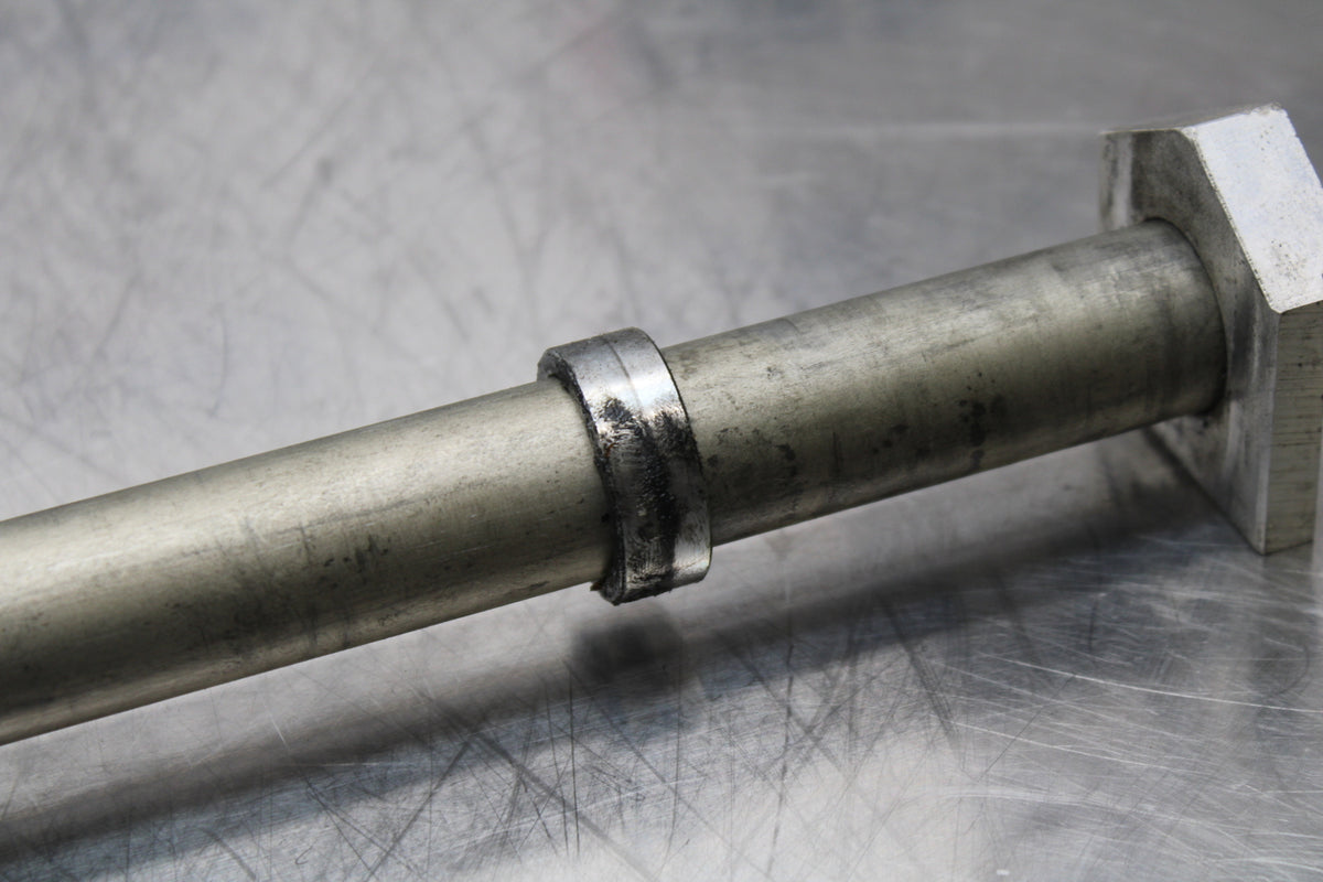 07 KAWASAKI Z1000 REAR AXLE BACK WHEEL RIM PIVOT BOLT AXEL BB148