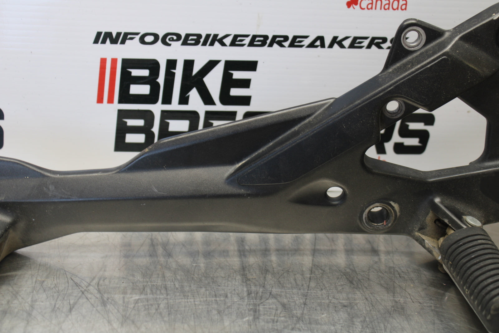 09-15 YAMAHA FZ6R RIGHT REARSET REAR SET DRIVER FOOT PEG REST STOP BB161