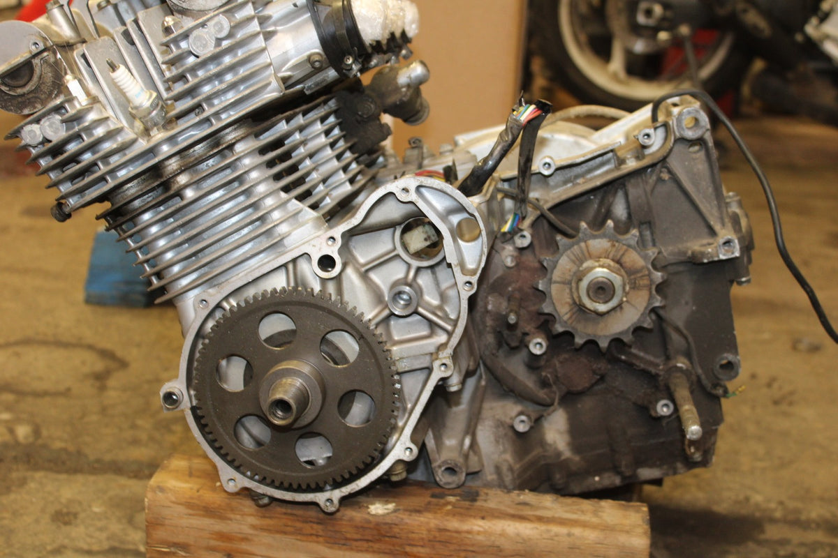 77 SUZUKI GS750 ENGINE MOTOR BB779