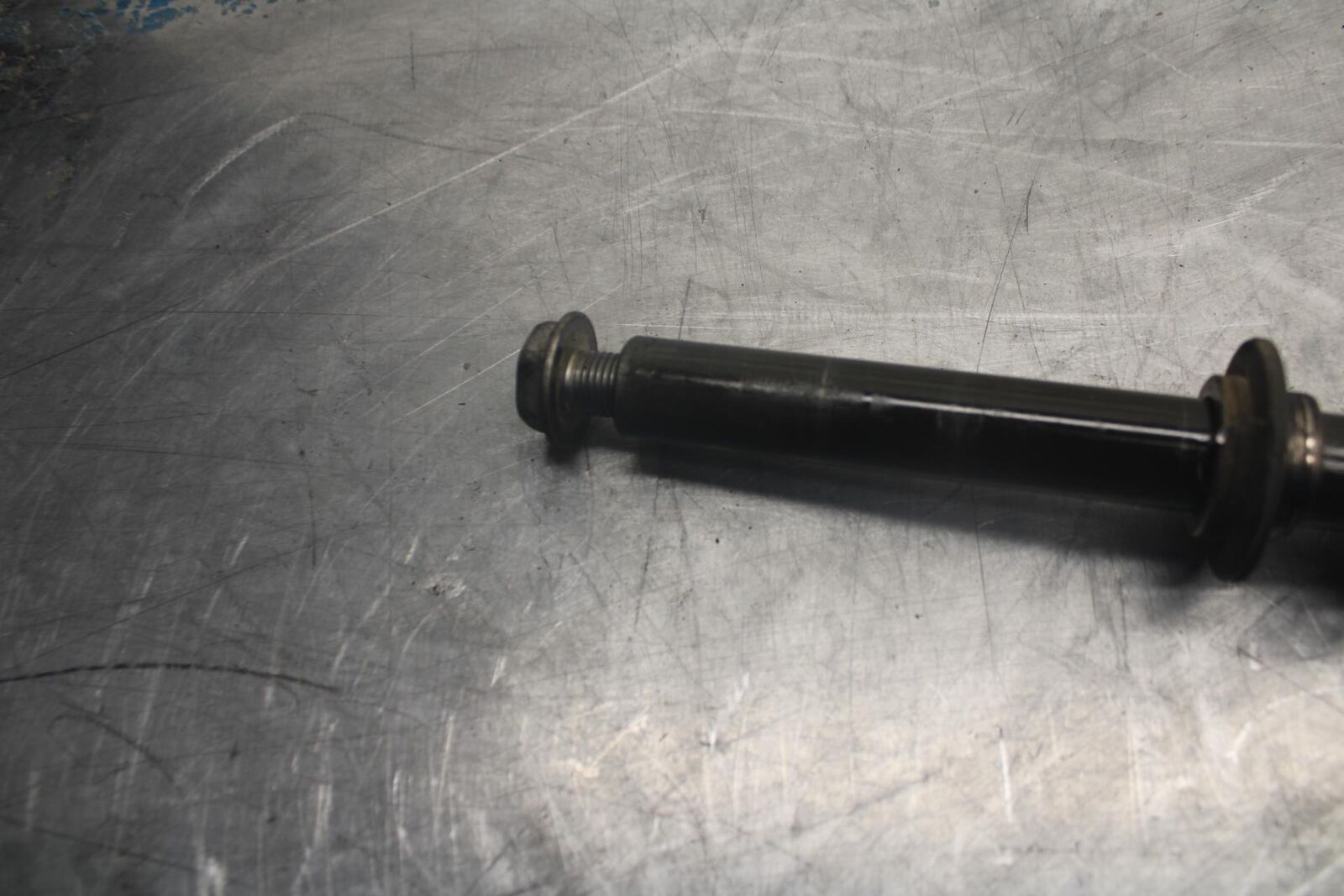 05 YAMAHA YZF R6S FRONT WHEEL RIM AXLE PIVOT BOLT BB462
