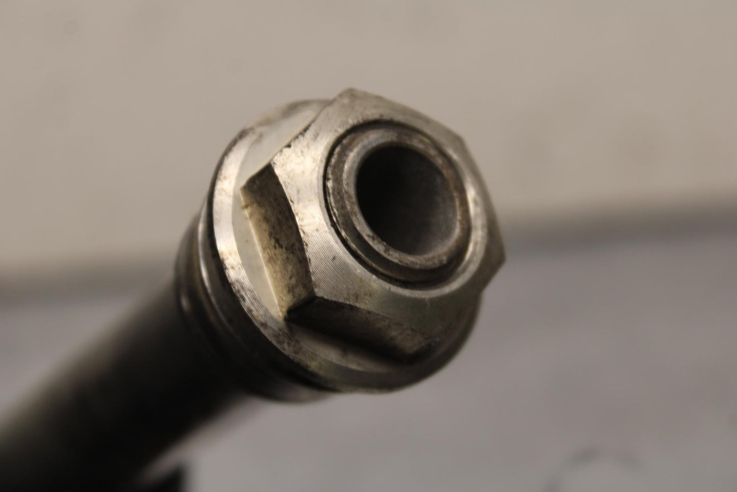 11-23 SUZUKI GSXR 750 FRONT WHEEL RIM AXLE PIVOT BOLT BB630