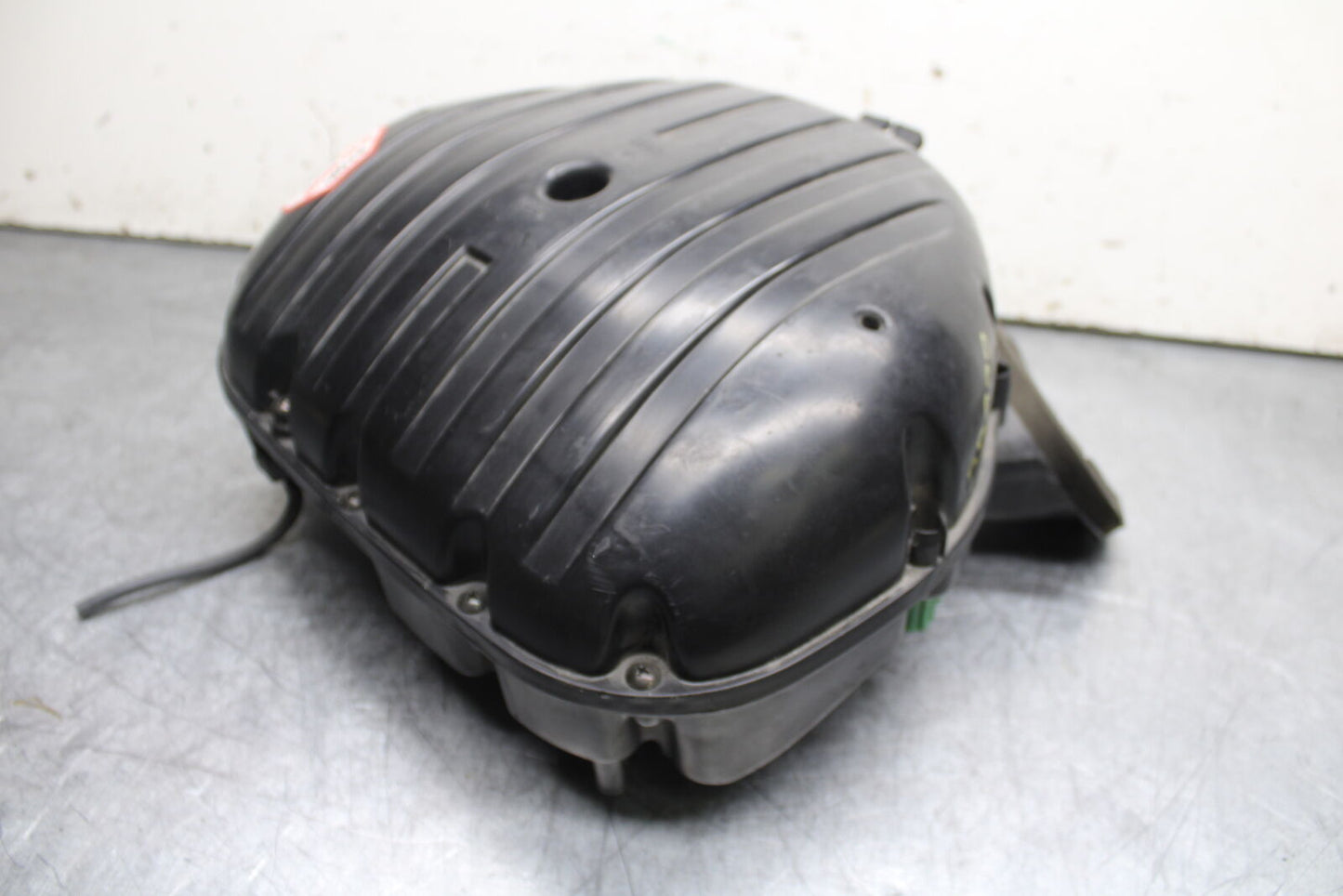 05-06 SUZUKI GSXR1000 AIRBOX AIR INTAKE FILTER BOX 13700-41G00 BB677