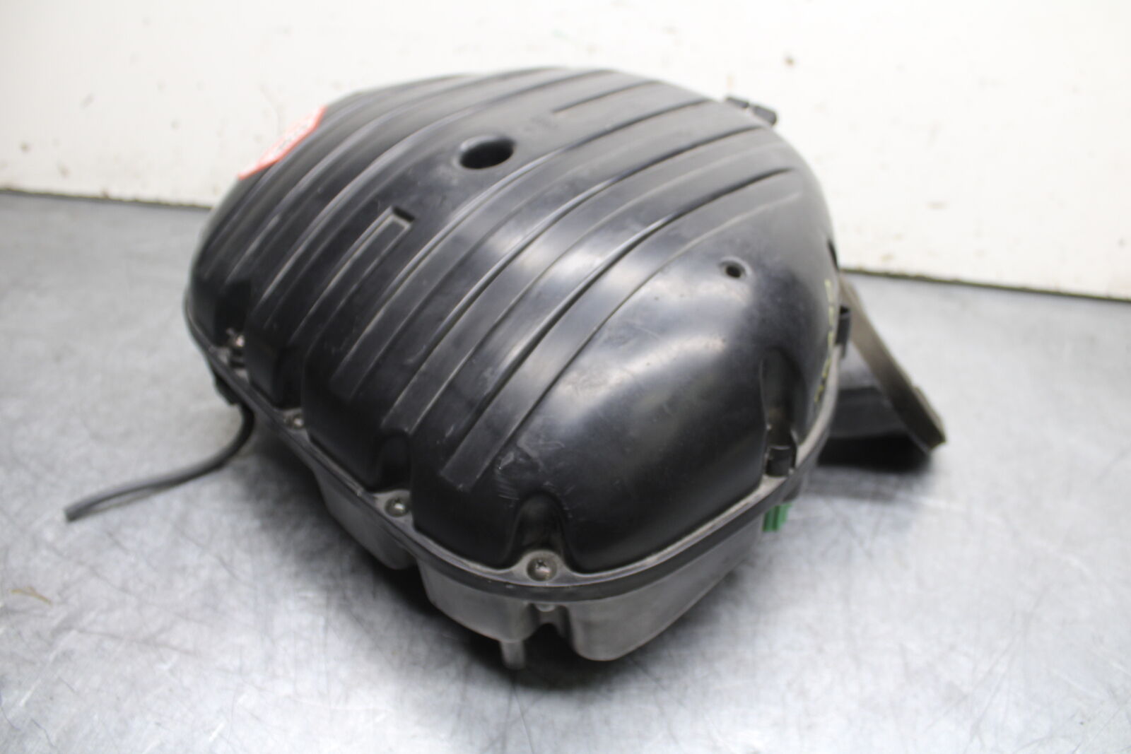 05-06 SUZUKI GSXR1000 AIRBOX AIR INTAKE FILTER BOX 13700-41G00 BB677