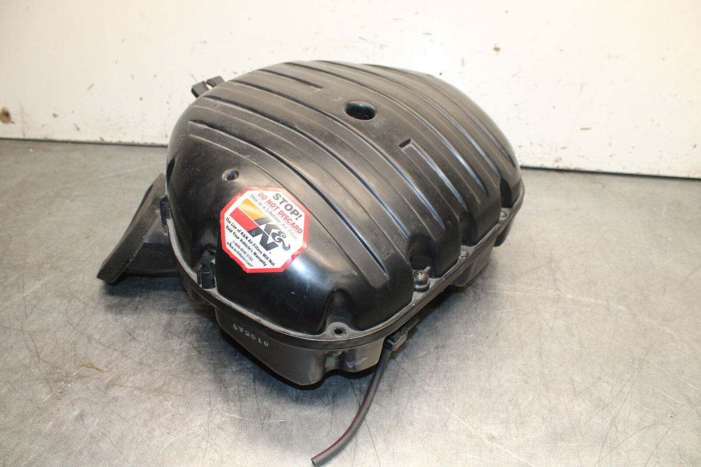 05-06 SUZUKI GSXR1000 AIRBOX AIR INTAKE FILTER BOX 13700-41G00 BB677