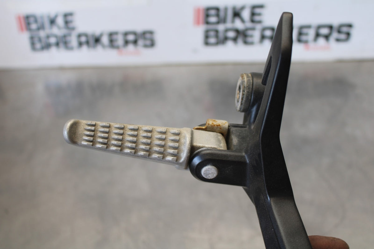 24-25 KAWASAKI NINJA 500 ABS RIGHT REAR BACK PASSENGER PEG BB899