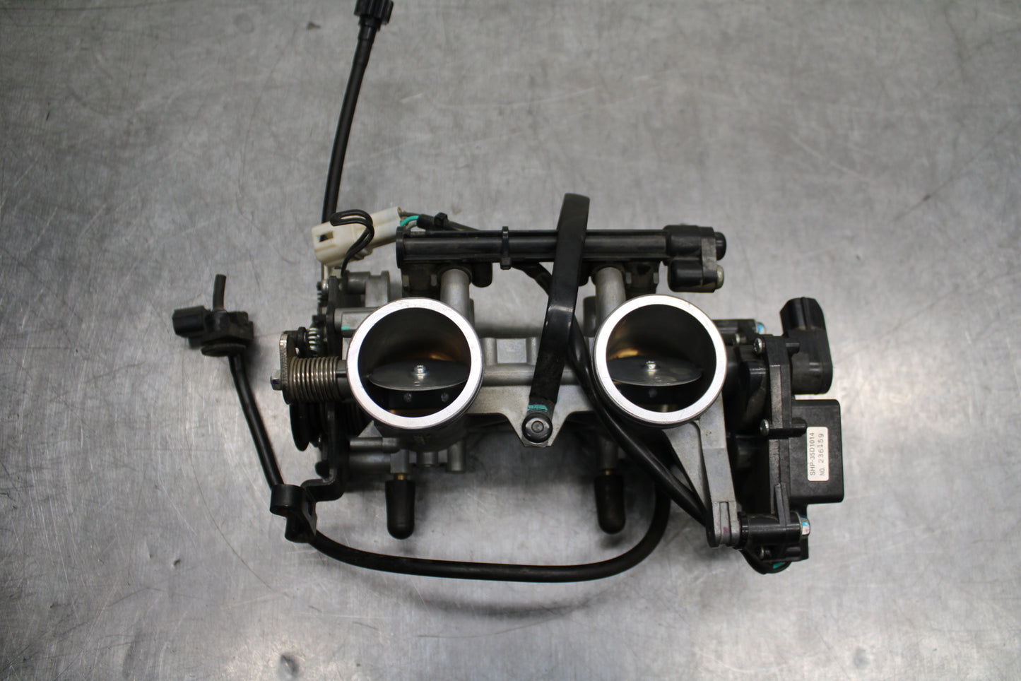 12-17 KAWASAKI NINJA 650 MAIN FUEL INJECTORS / THROTTLE BODIES BB129