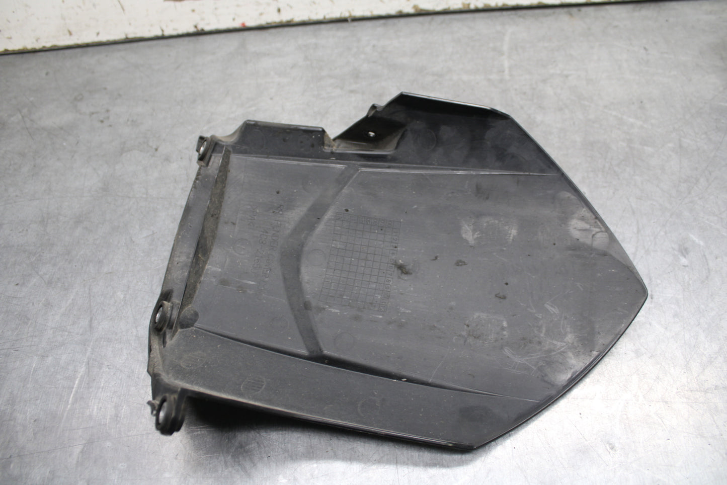 07-08 YAMAHA YZF R1 REAR BACK WHEEL TIRE HUGGER FENDER BB724