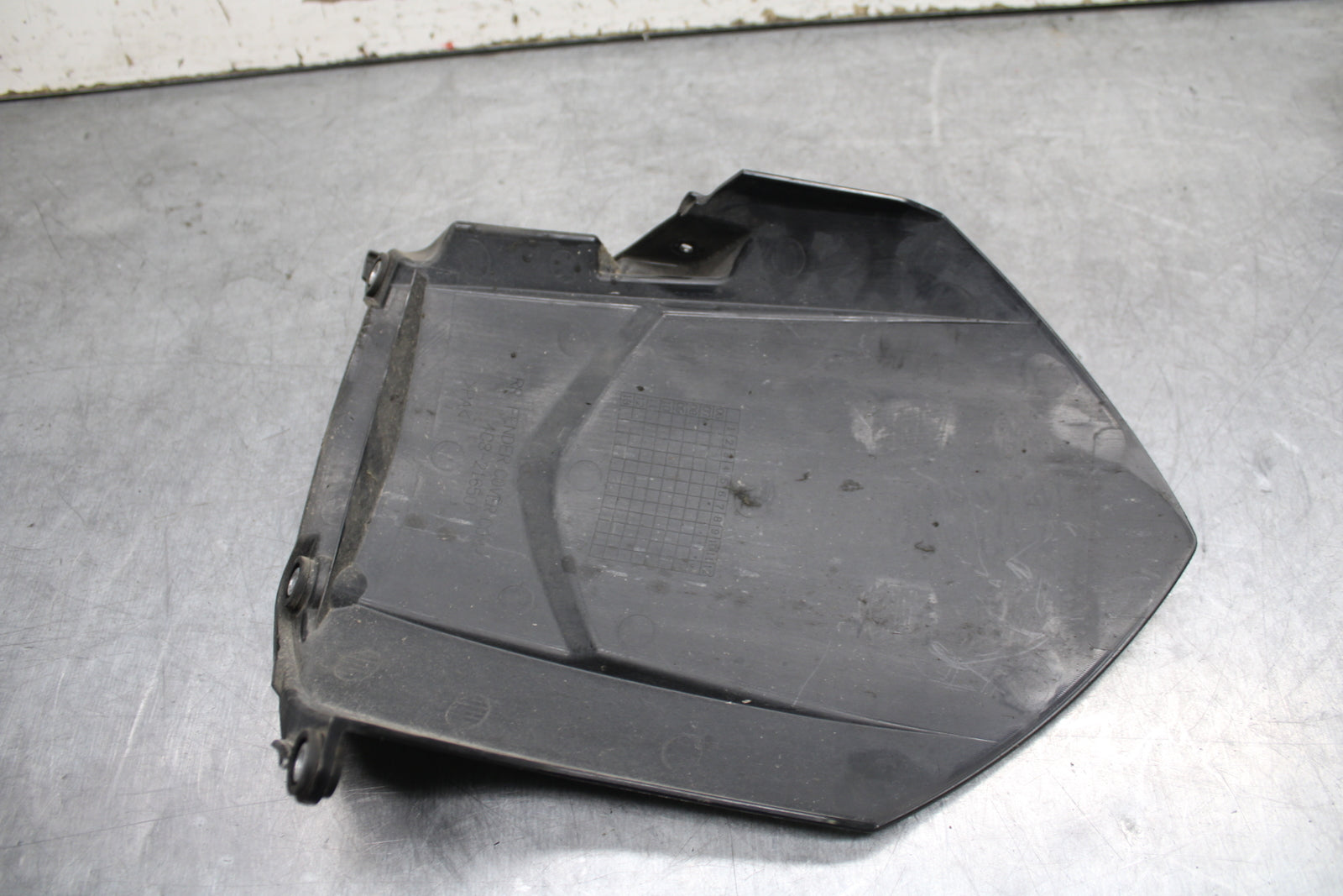 07-08 YAMAHA YZF R1 REAR BACK WHEEL TIRE HUGGER FENDER BB724