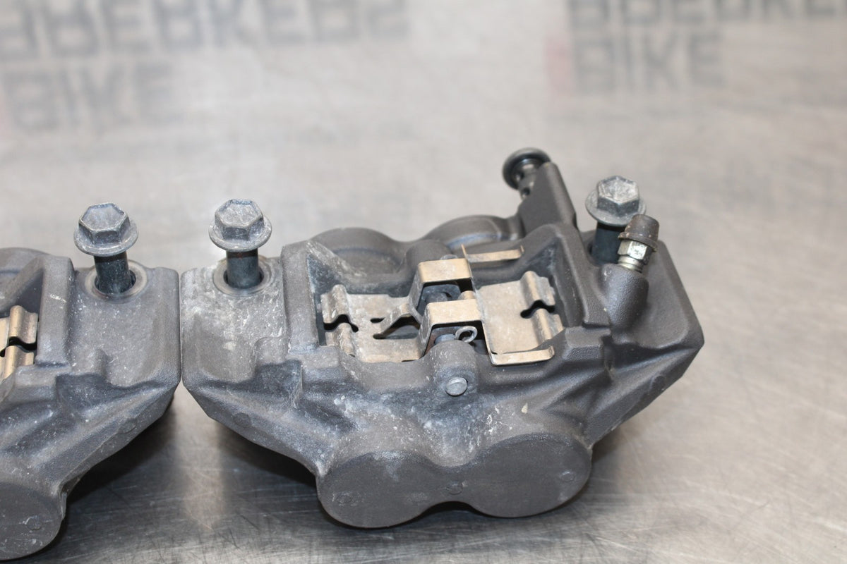 22-25 YAMAHA YZF R7 RIGHT LEFT FRONT BRAKE CALIPER SET PAIR CALIPERS BB182