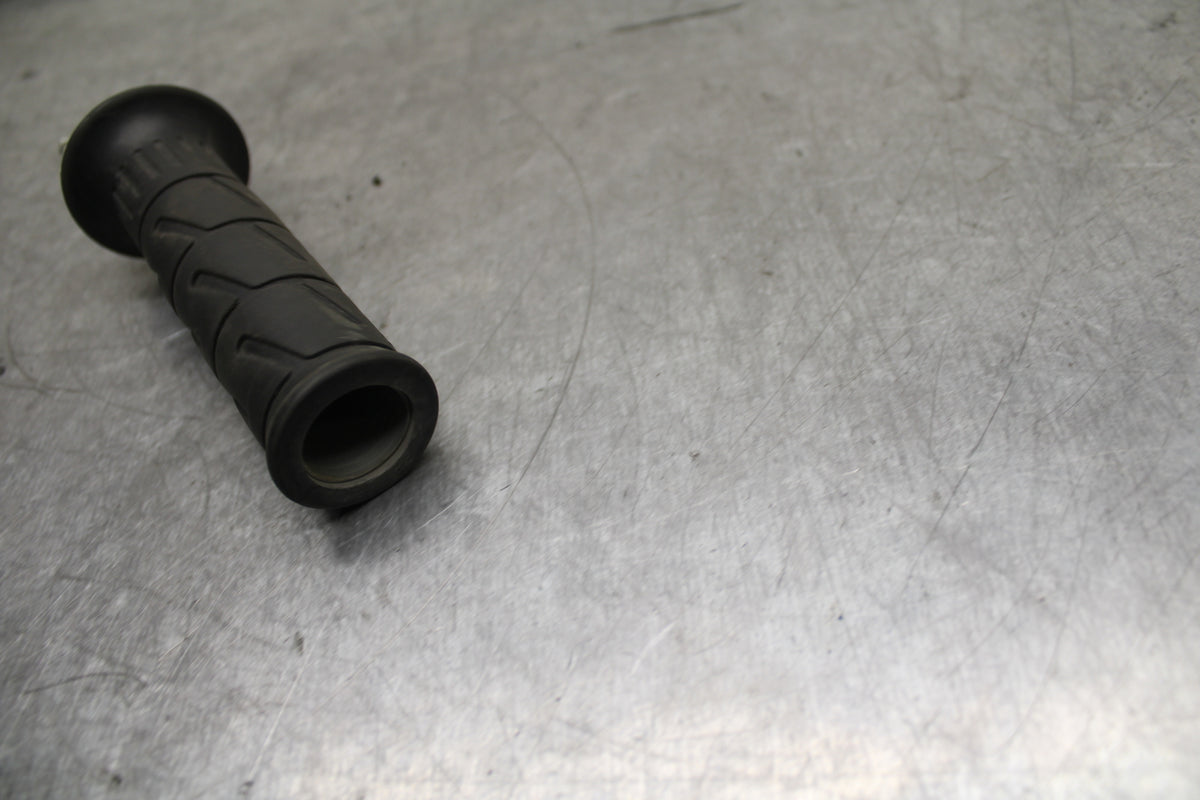 24 KAWASAKI NINJA 500 ABS RIGHT THROTTLE GRIP BB744
