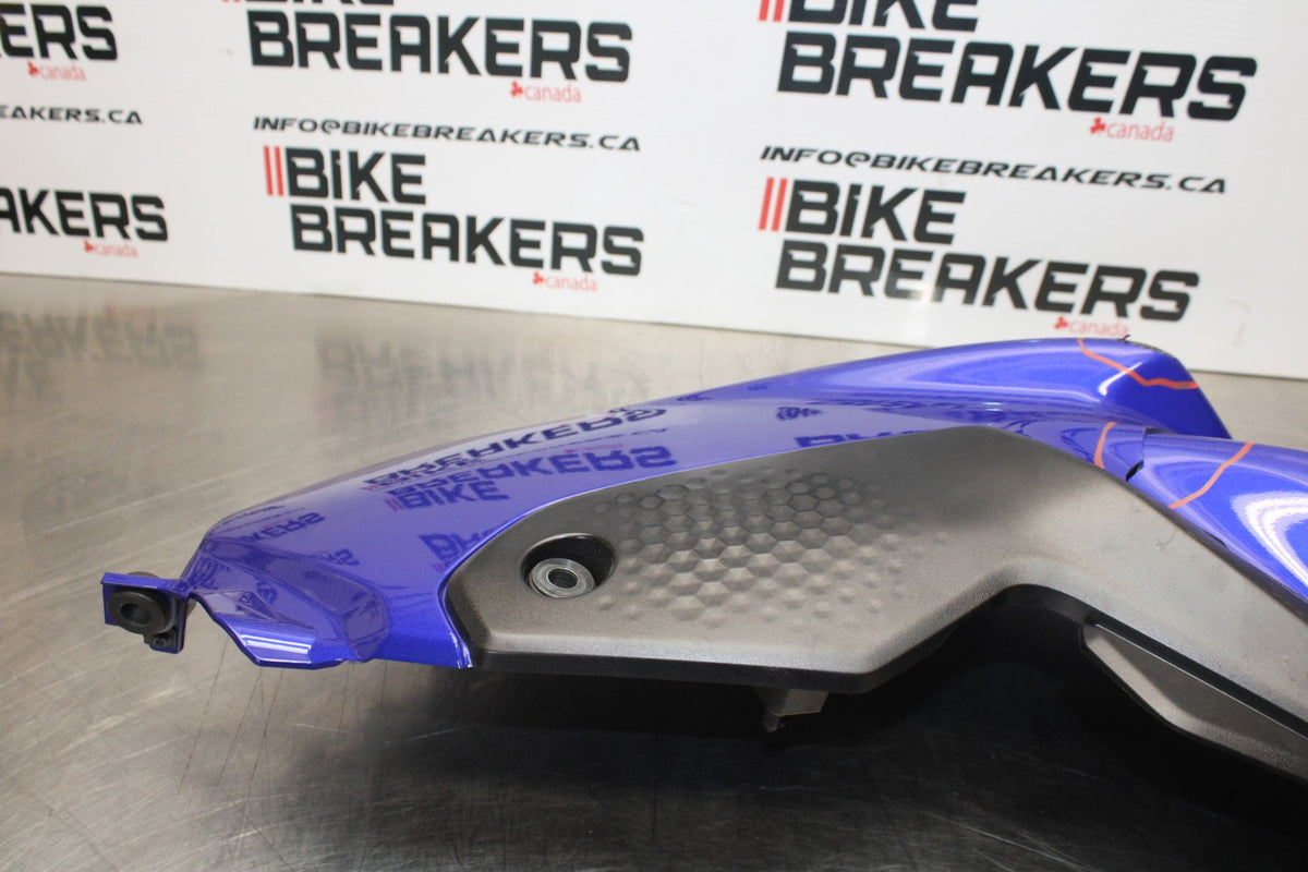 23-24 YAMAHA MT-07 RIGHT FRONT UPPER MID SIDE FAIRING COWL PLASTIC BB194