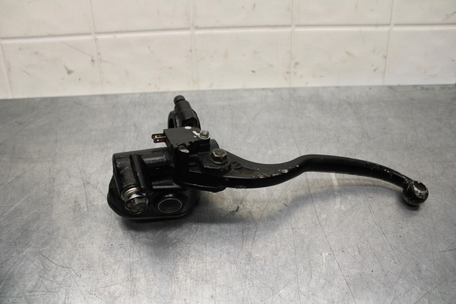 20 KAWASAKI Z400 ER400 ABS FRONT BRAKE MASTER CYLINDER w/ LEVER BB586