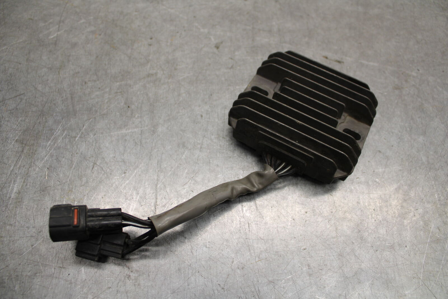 06-07 SUZUKI GSXR750 RECTIFIER VOLTAGE REGULATOR OEM 32800-21H00 BB670