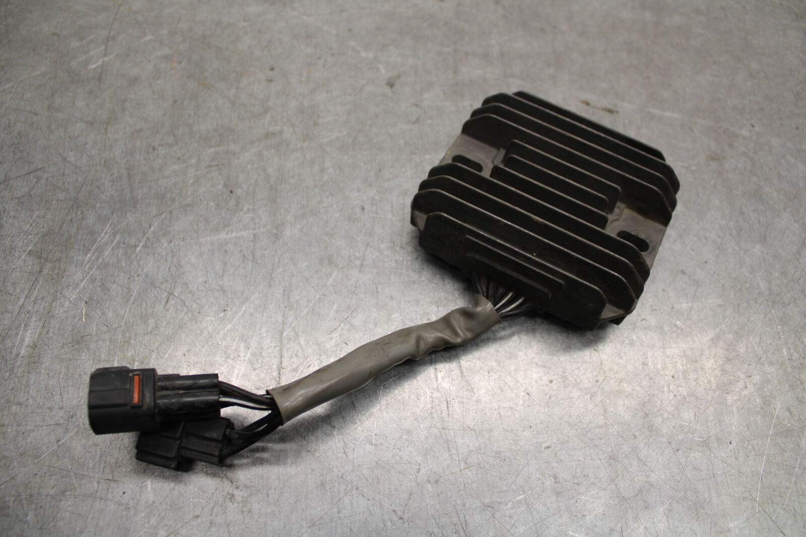 06-07 SUZUKI GSXR750 RECTIFIER VOLTAGE REGULATOR OEM 32800-21H00 BB670