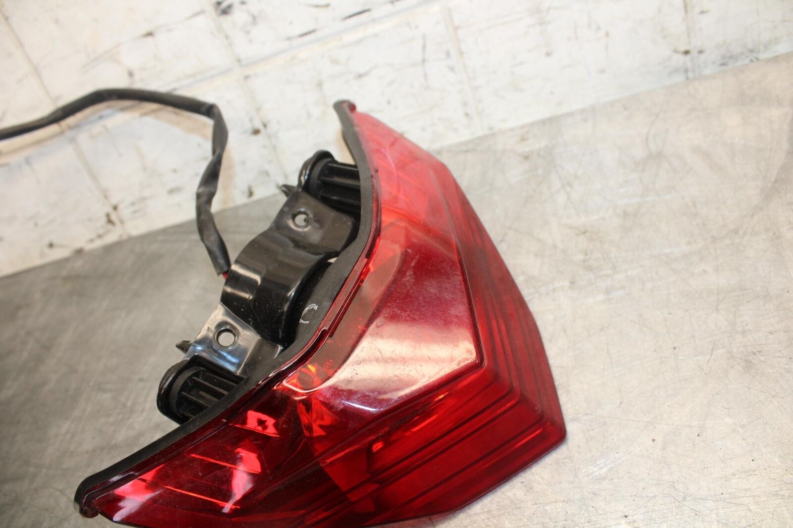 2015 Kawasaki Ninja 300 EX300B ABS REAR TAIL TAILLIGHT BACK BRAKE LIGHT BB518