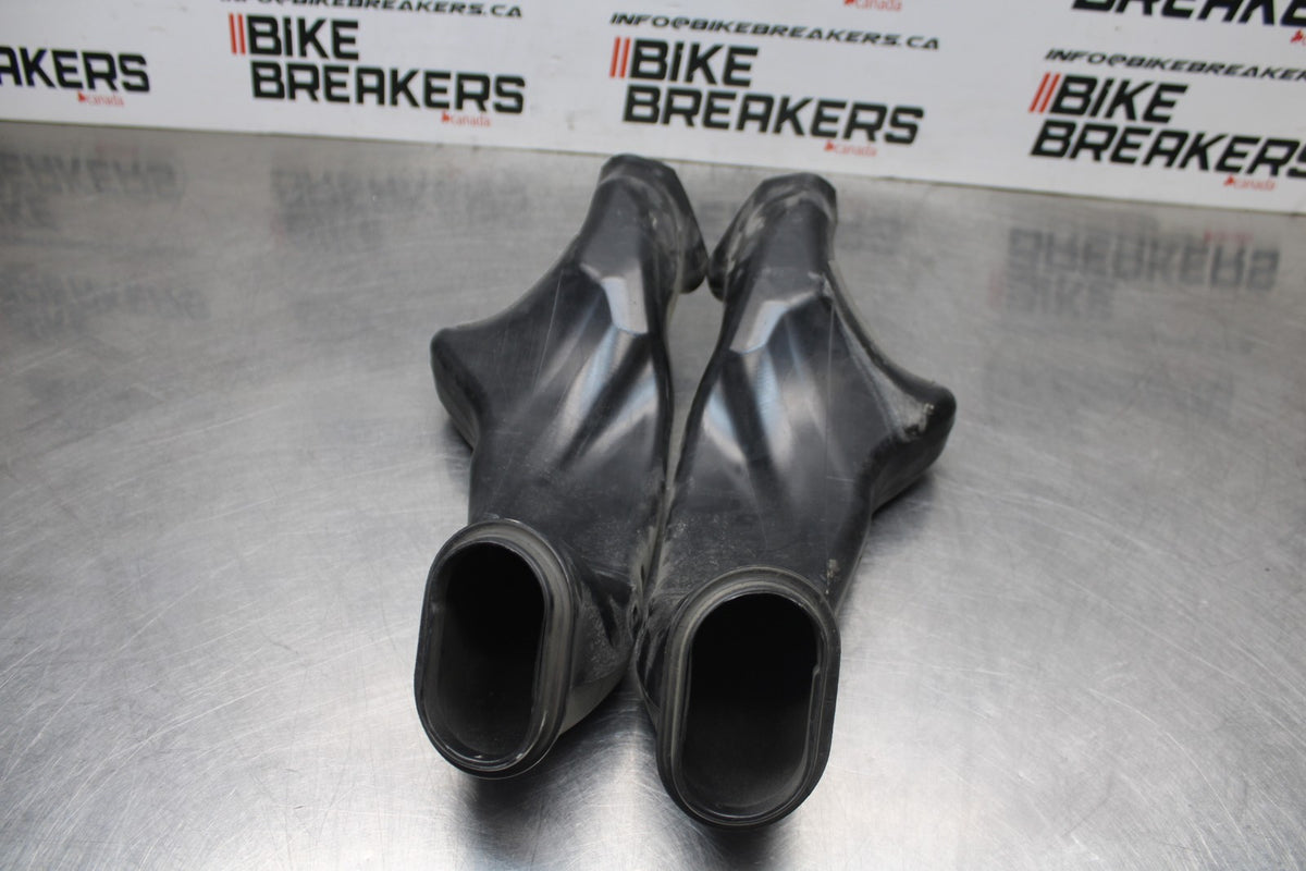 05-06 SUZUKI GSXR1000 RIGHT LEFT AIR INTAKE DUCTS BB857
