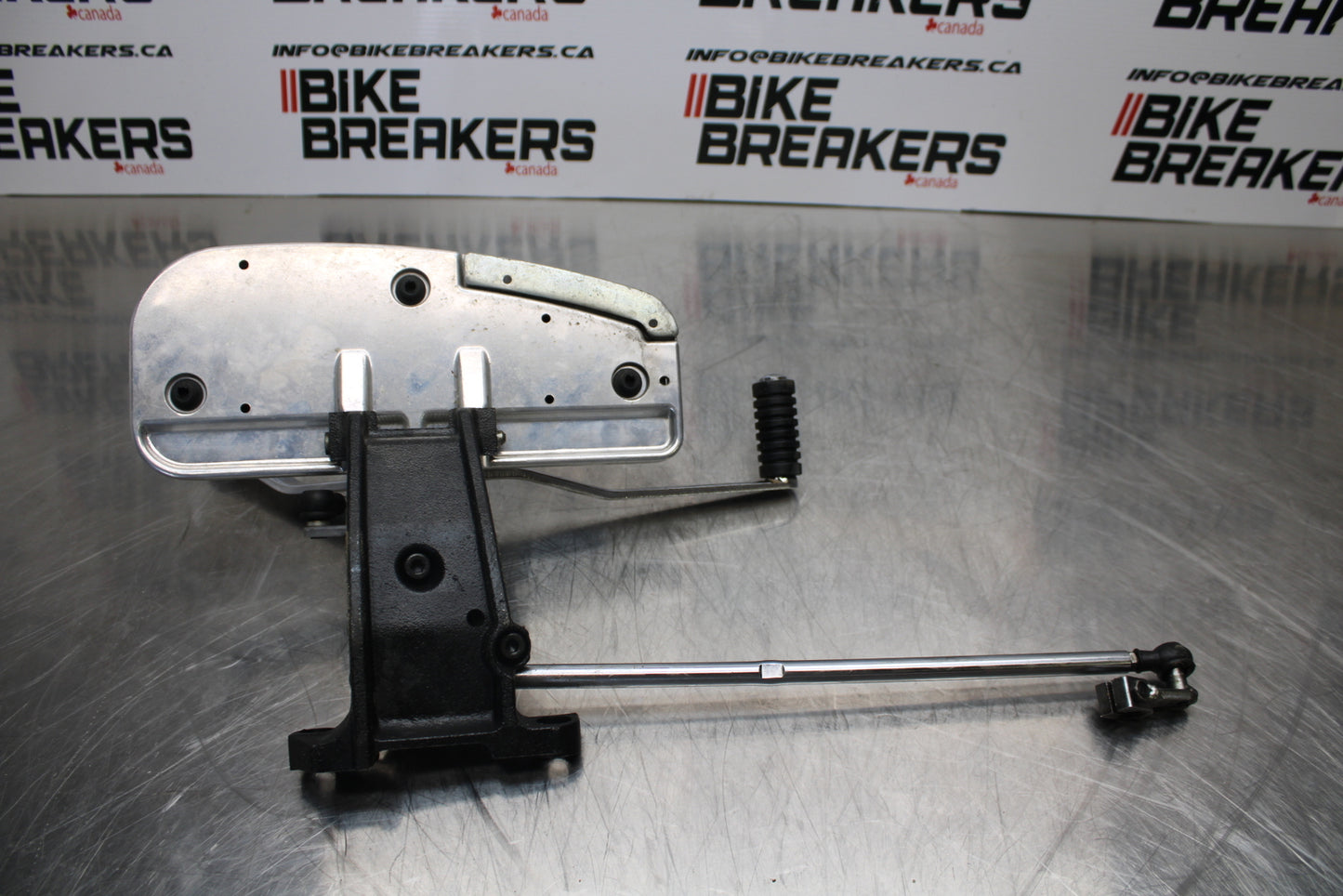 09 YAMAHA ROYAL STAR XVZ1300TF VENTURE LEFT FRONT FOOT REST PEG STEP BB151