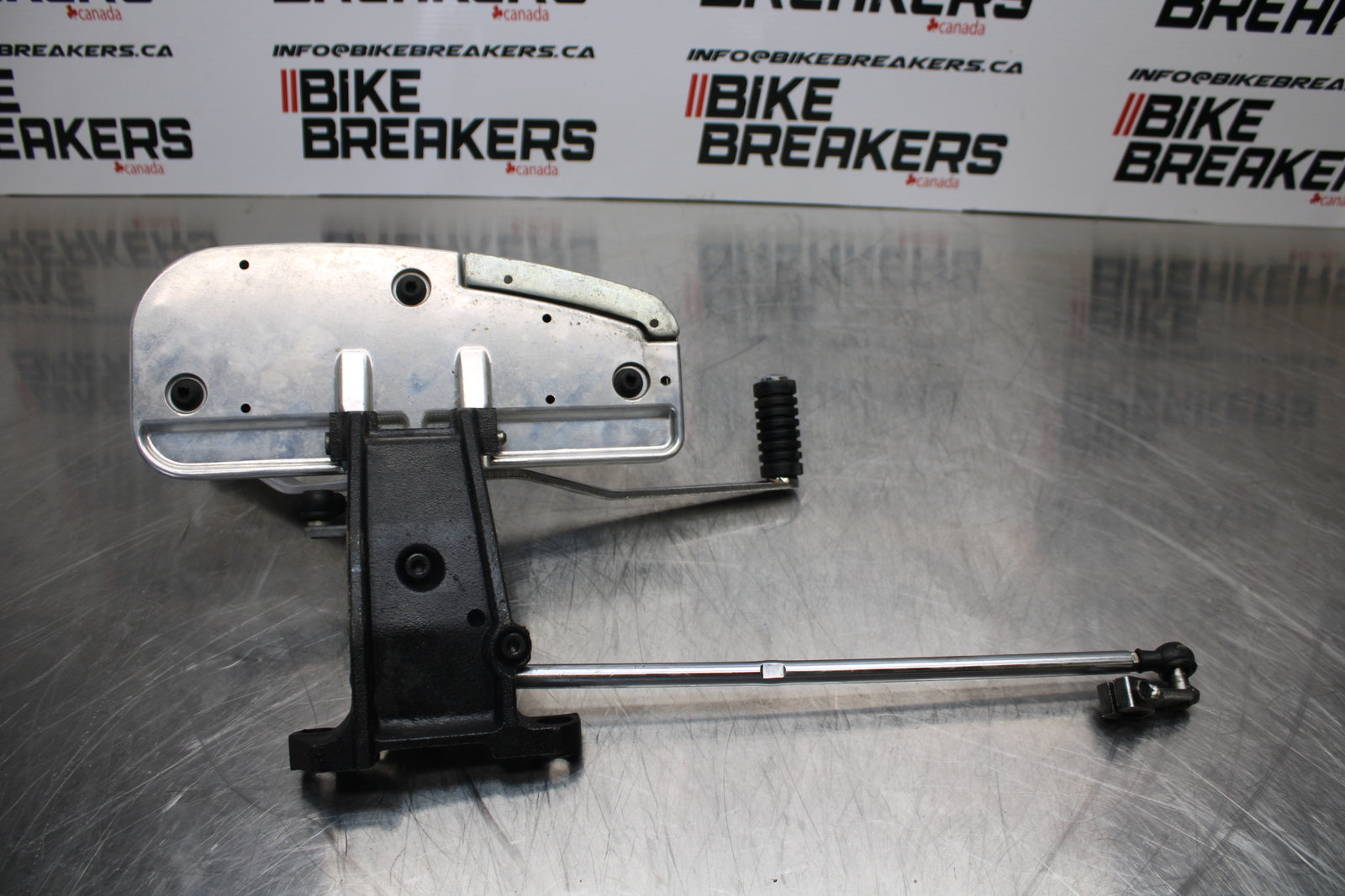 09 YAMAHA ROYAL STAR XVZ1300TF VENTURE LEFT FRONT FOOT REST PEG STEP BB151