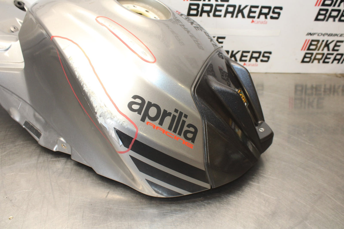 16 APRILIA TUONO V4 1100 GAS TANK FUEL CELL PETROL RESERVOIR BB905