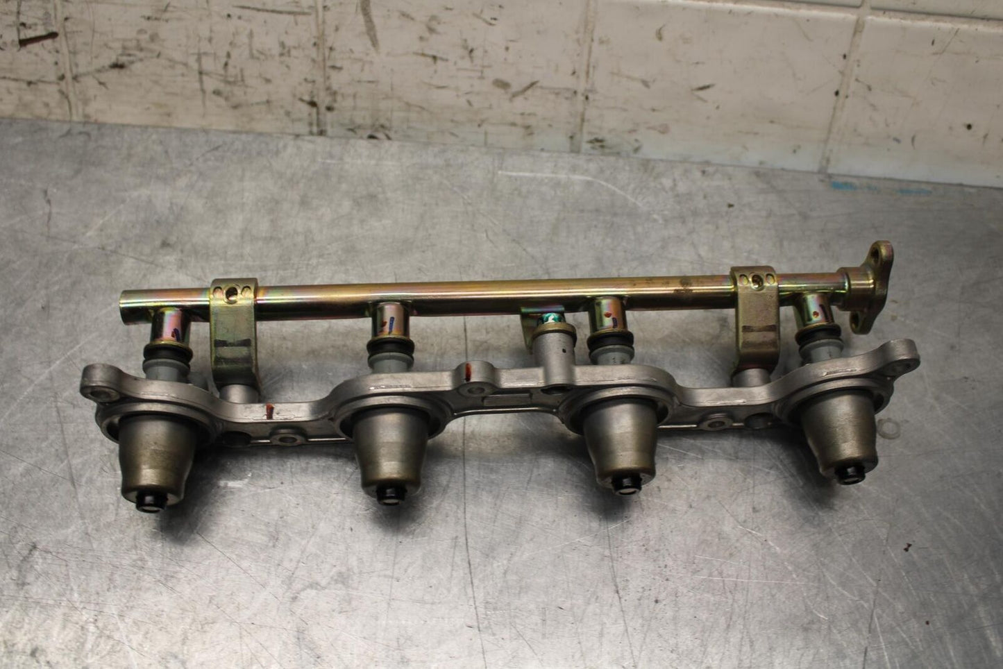 2006 Honda CBR600RR SECONDARY FUEL INJECTORS TOP AIRBOX GAS RAIL BB63