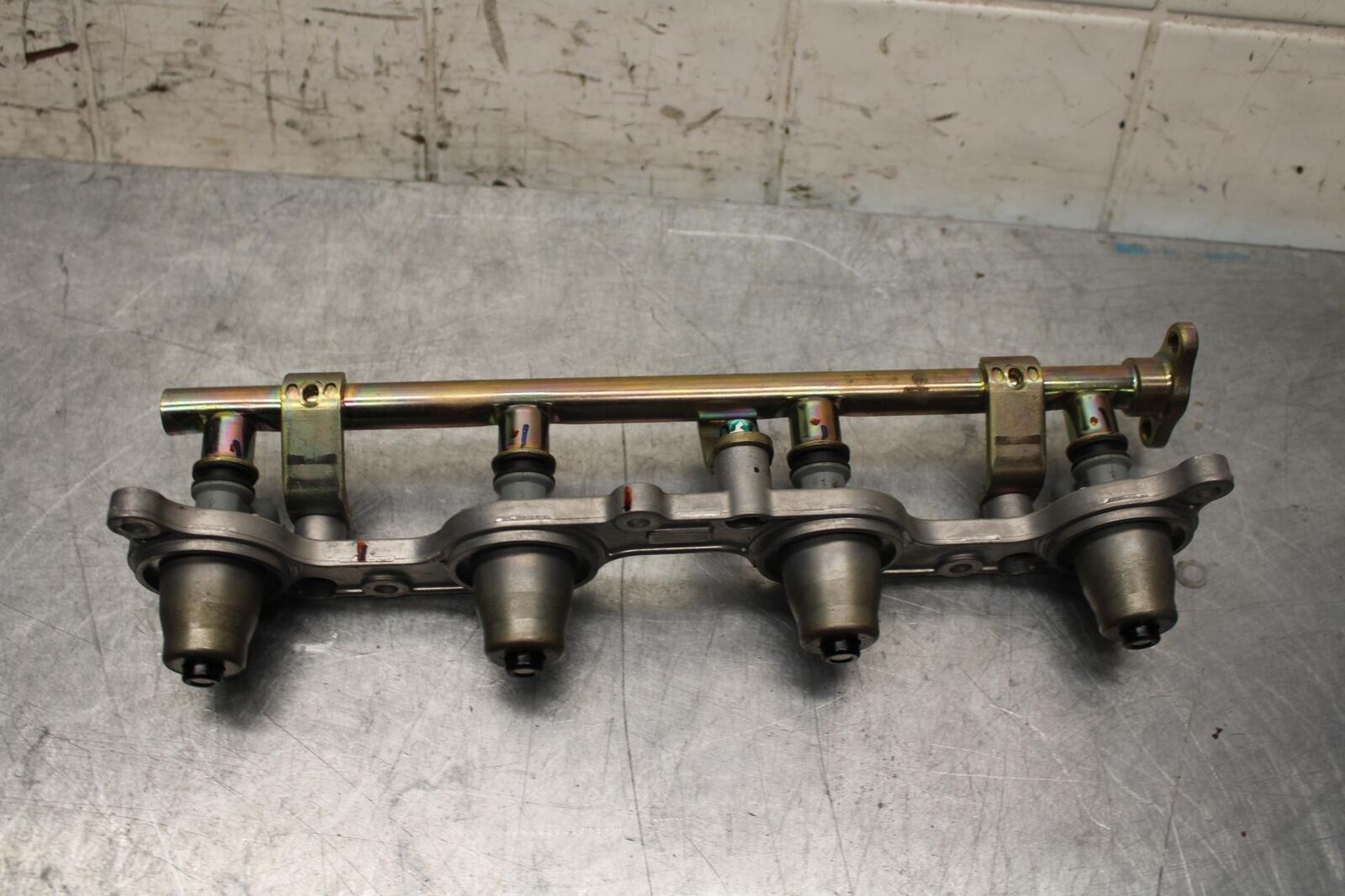 2006 Honda CBR600RR SECONDARY FUEL INJECTORS TOP AIRBOX GAS RAIL BB63