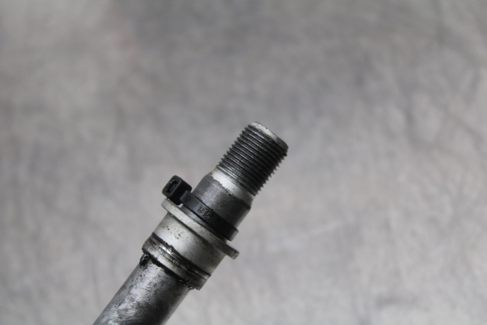 08 MOTO GUZZI BREVA 750 FRONT WHEEL RIM AXLE PIVOT BOLT BB154