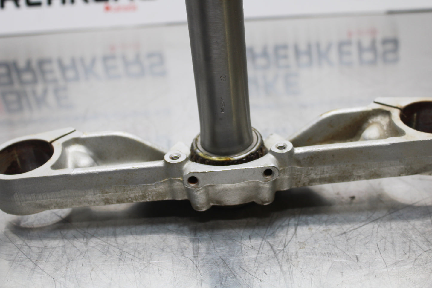 04 SUZUKI INTRUDER 800 FRONT FORKS CLAMP LOWER TRIPLE TREE STEM BB758