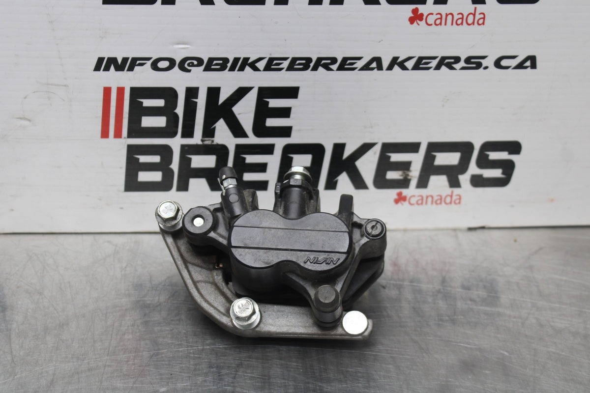 15 SUZUKI GW250F LEFT FRONT BRAKE CALIPER BB789