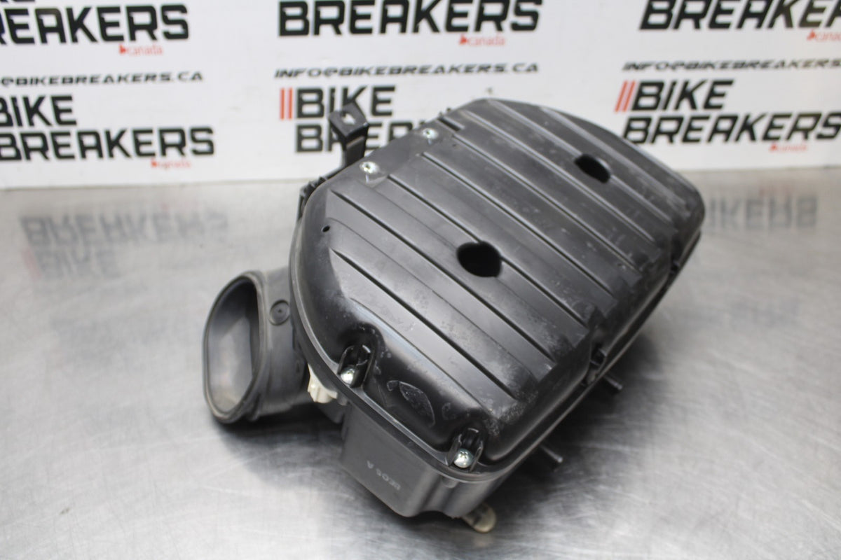 11-25 SUZUKI GSXR 600  AIRBOX AIR INTAKE FILTER BOX BB830