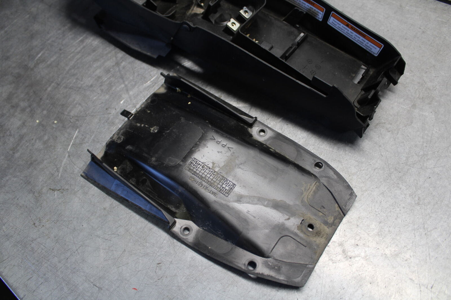 21-24 YAMAHA MT-07 REAR BACK TAIL UNDERTAIL BATTERY TRAY PLASTIC BB662