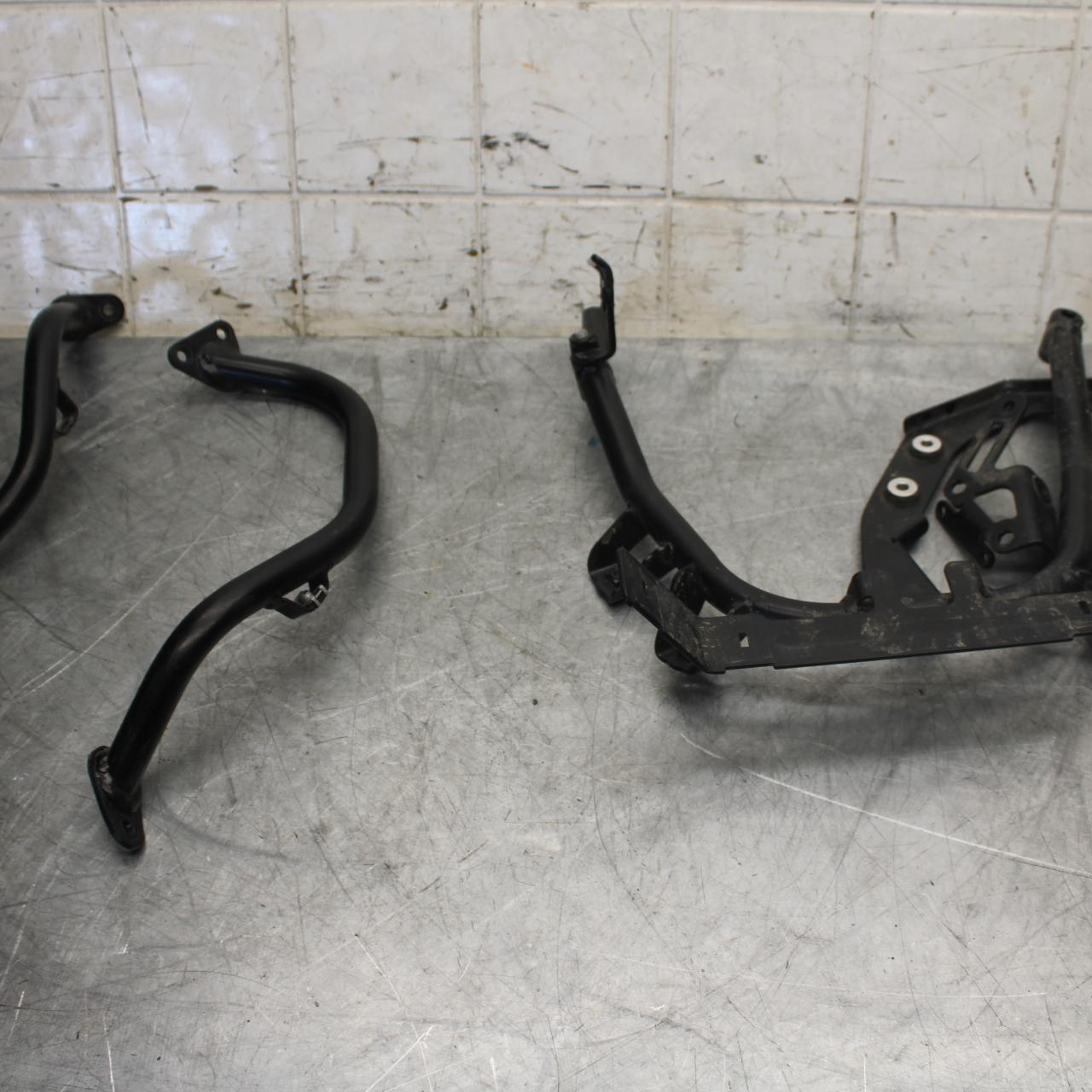 22 KTM 890 ADVENTURE   GAS TANK FUEL CELL PETROL RESERVOIR BRACKET MOUNT BB514