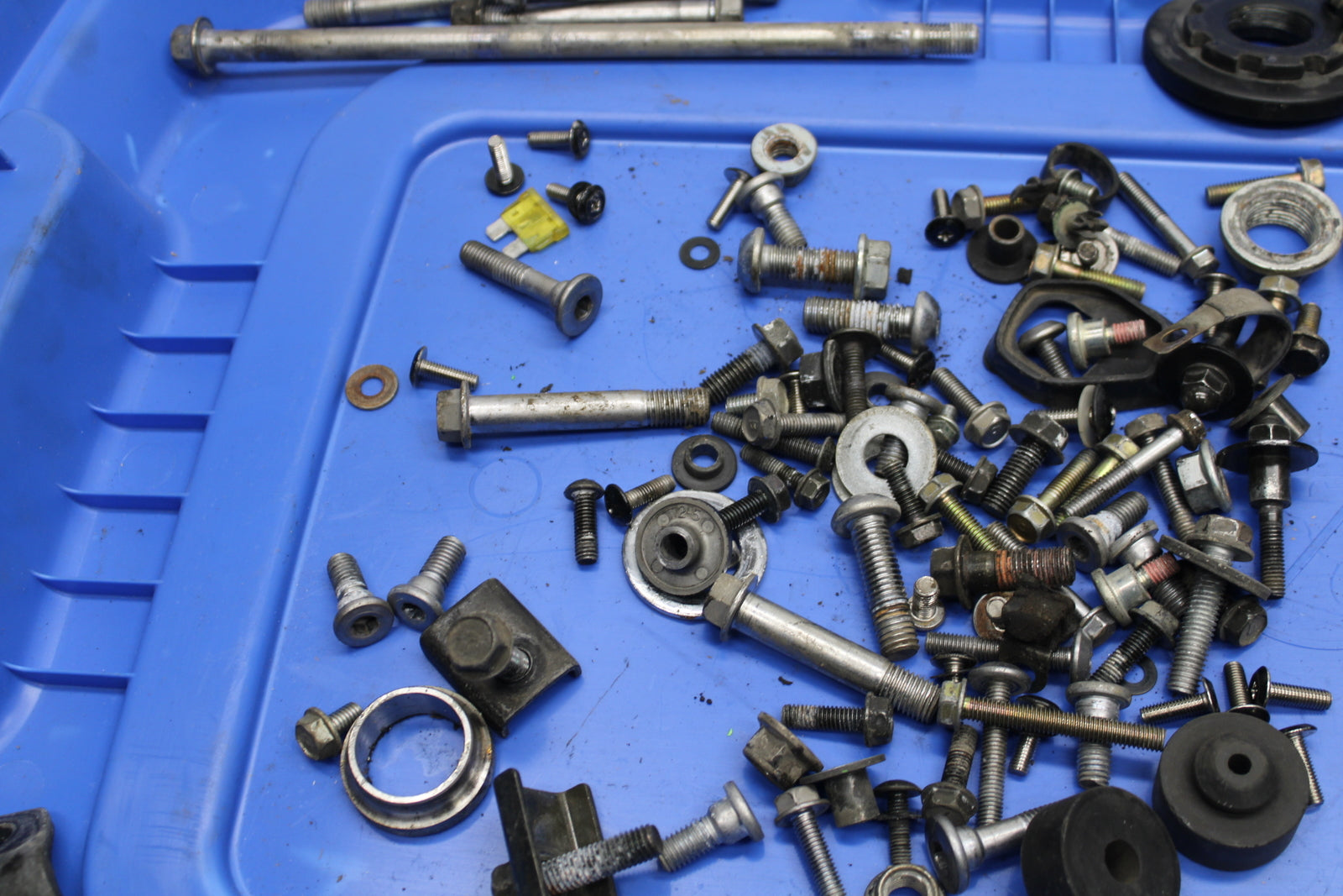 00-02 KAWASAKI NINJA ZX6R MOUNTING BOLTS HARDWARE MOTOR SCREWS BB750