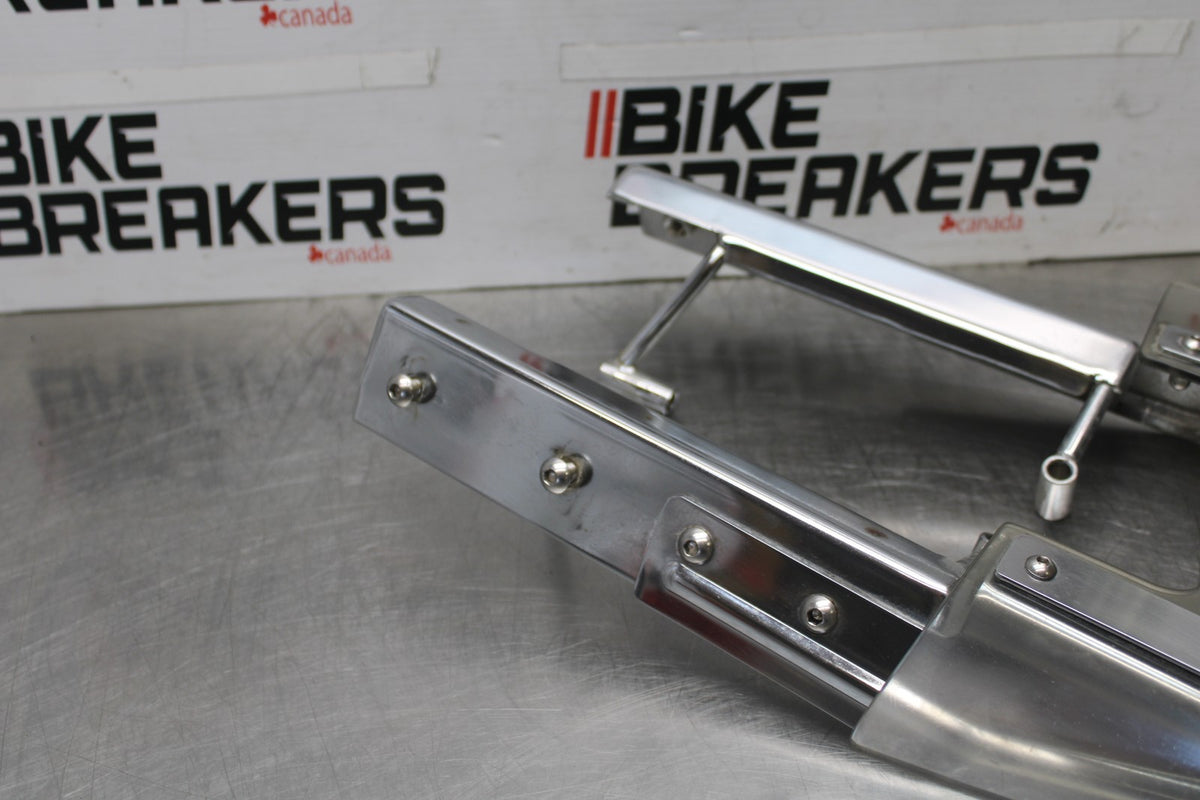 05-09 SUZUKI BOULEVARD C90 WINDSHIELD WIND SCREEN BRACKET MOUNT SET BB918