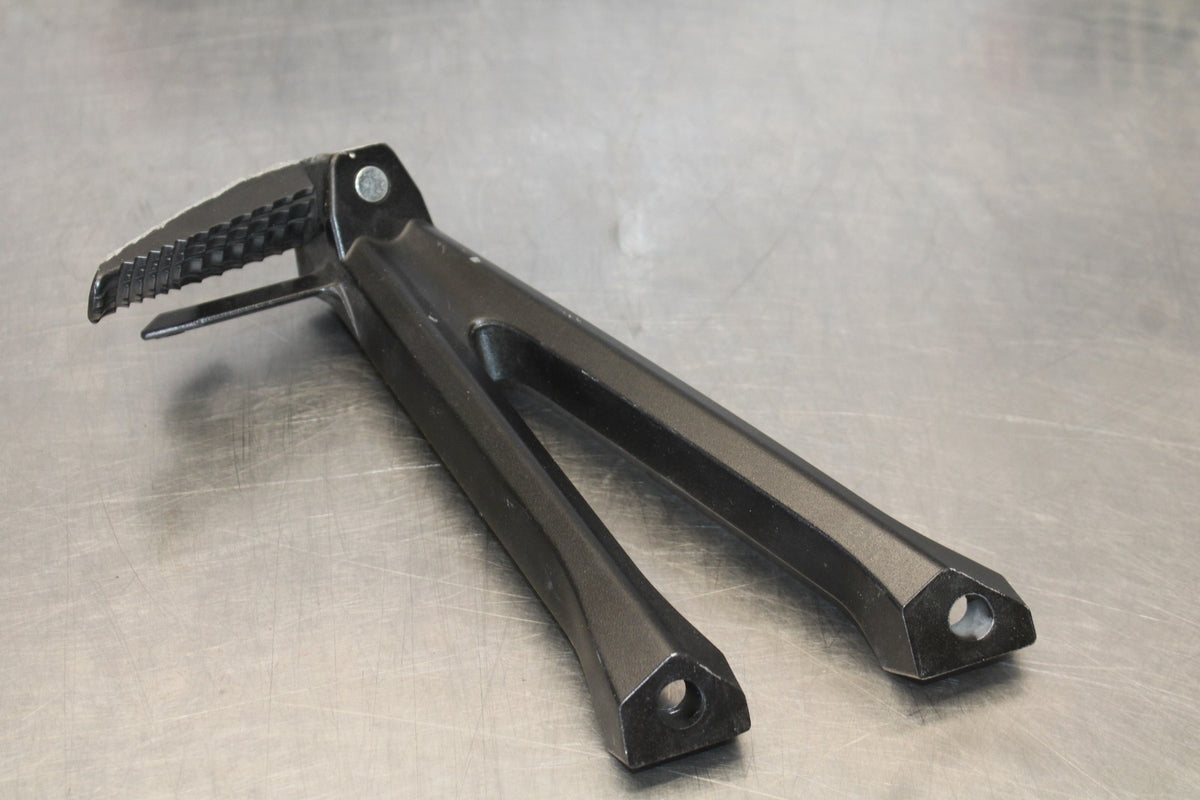 11-26 SUZUKI GSXR750 LEFT REAR BACK PASSENGER PEG BB882