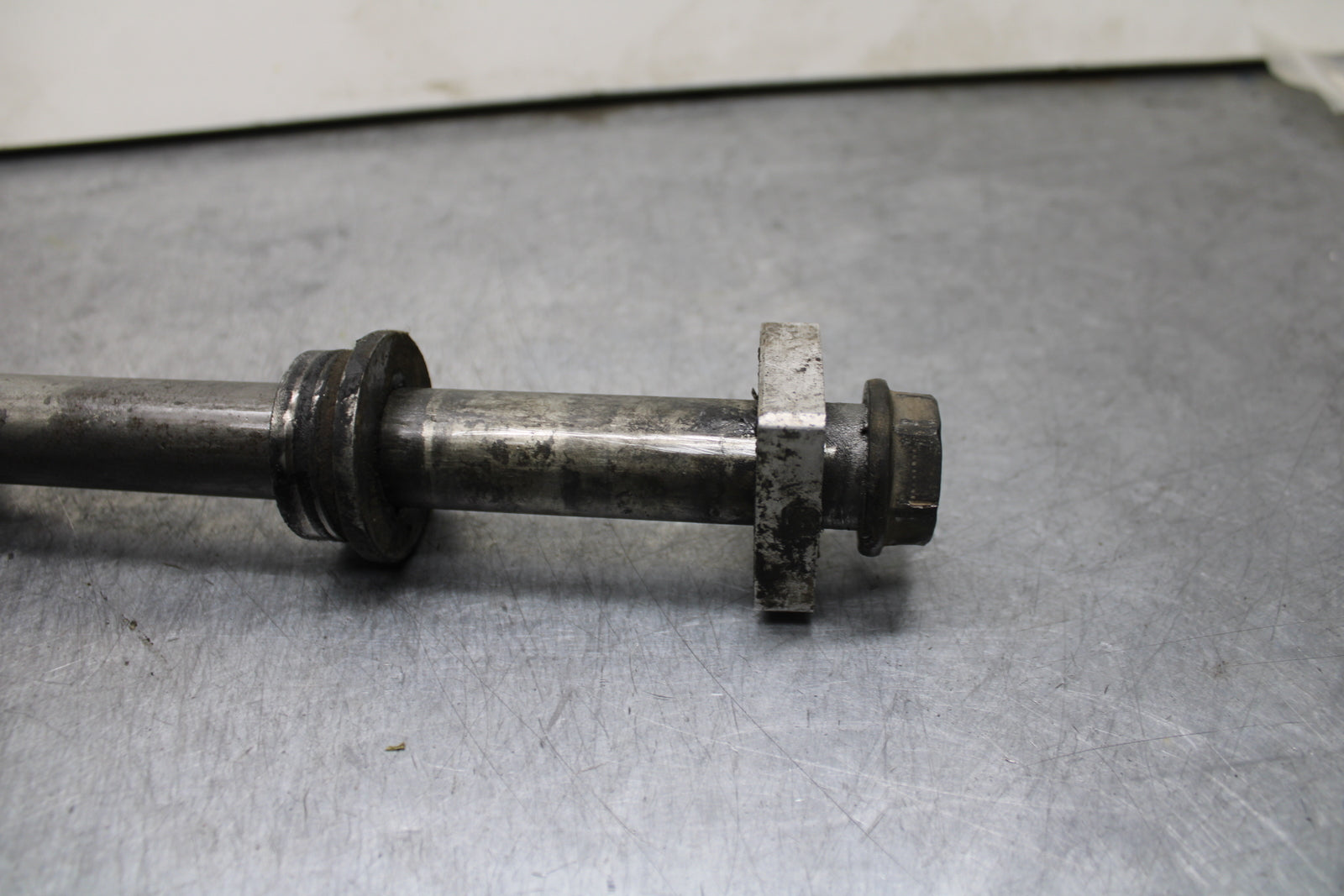 93-94 KAWASAKI NINJA ZX7R REAR AXLE BACK WHEEL RIM PIVOT BOLT AXEL BB122