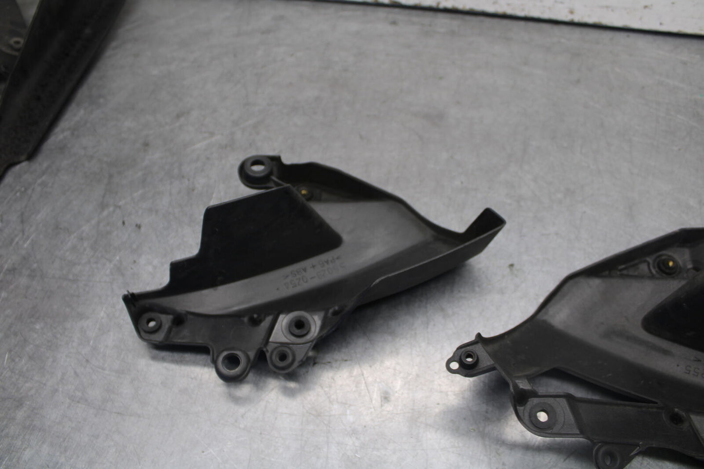 09-12 KAWASAKI NINJA ZX6R RIGHT LEFT MID UPPER SIDE FAIRING COWL PLASTIC BB698