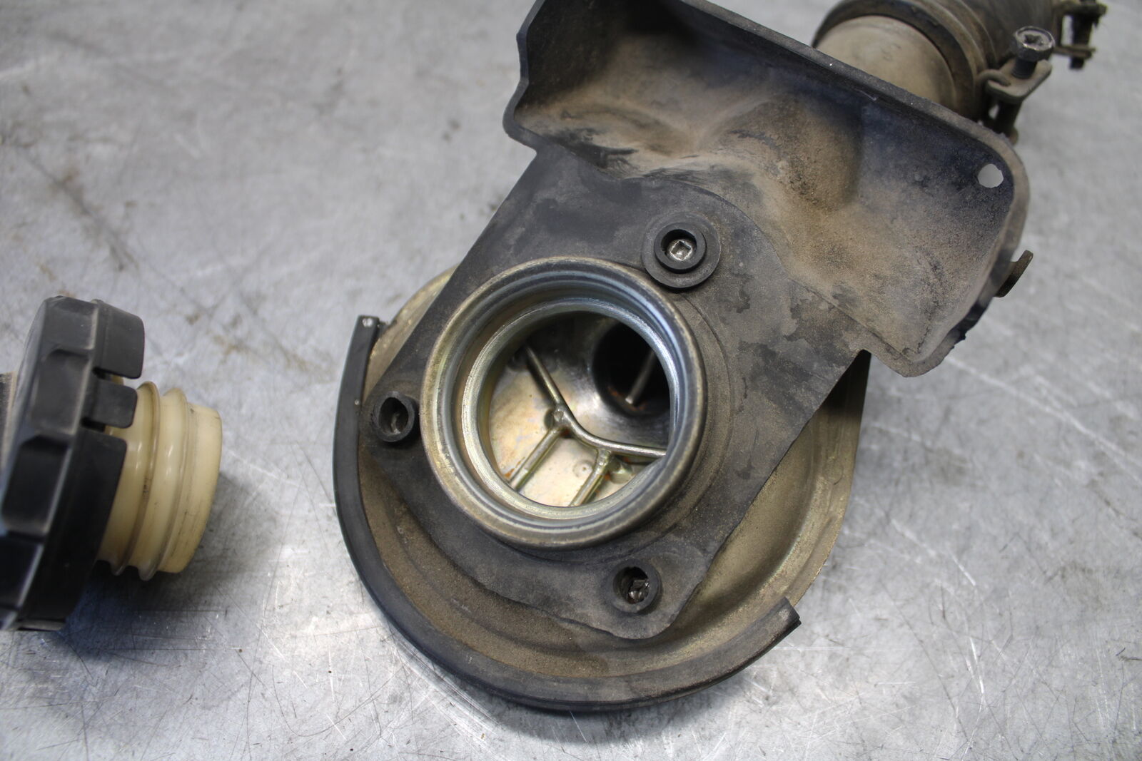 05-09 SUZUKI BOULEVARD C90 FUEL TANK GAS CAP BB692