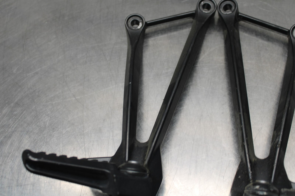 08 KAWASAKI NINJA ZX10R REAR BACK PASSENGER PEG SET PAIR BB201