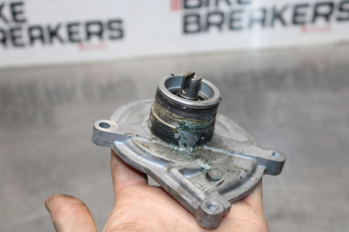 18 YAMAHA YZF R1  ENGINE WATER COOLANT PUMP  BB838