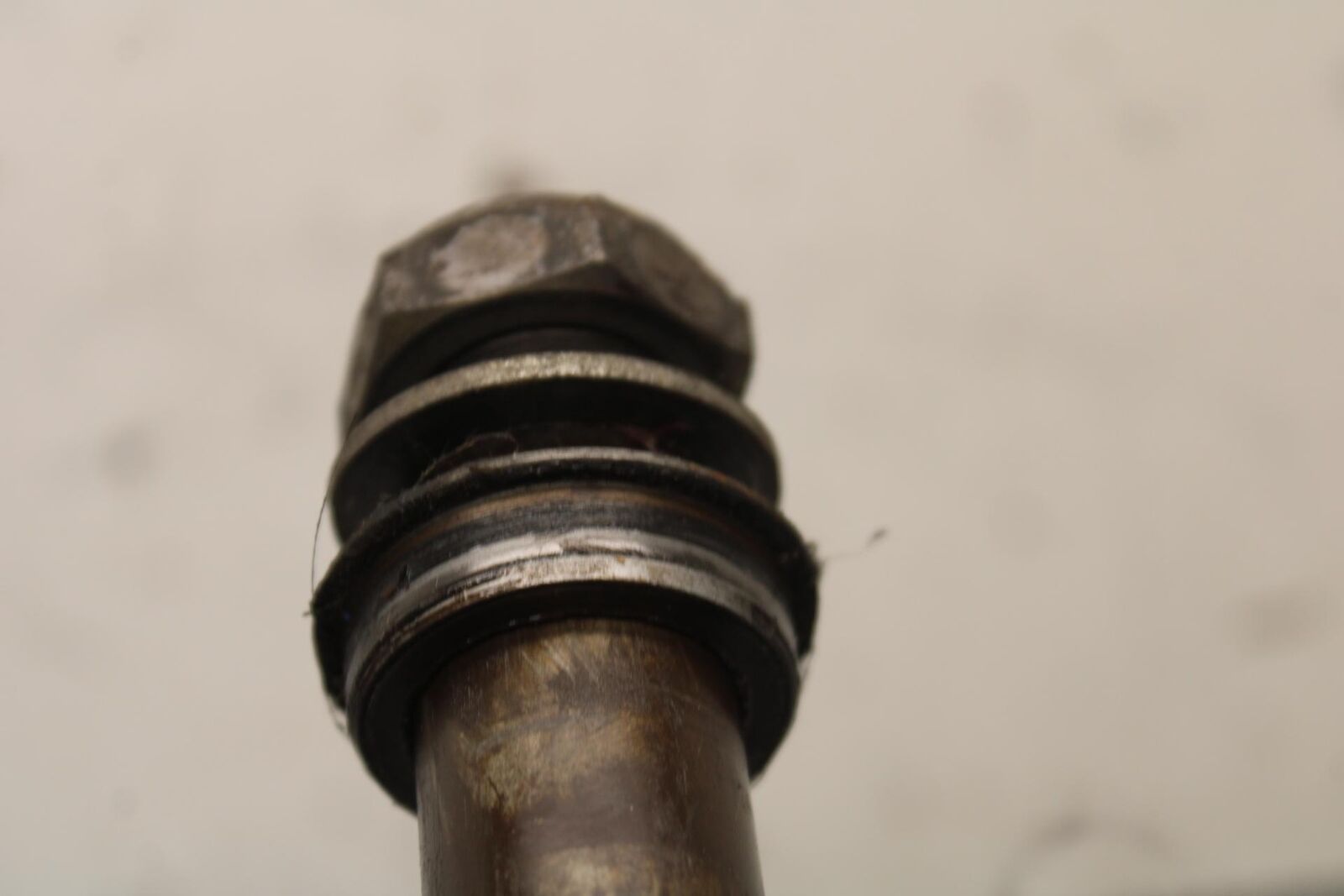 03-04 HONDA CBR600RR REAR AXLE BACK WHEEL RIM PIVOT BOLT AXEL  BB637