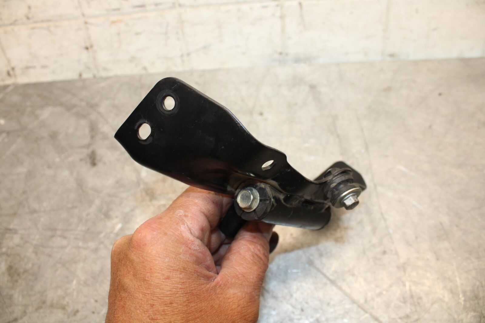 2016 Honda CBR500R GAS TANK FUEL CELL PETROL RESERVOIR BRACKET MOUNT BB45