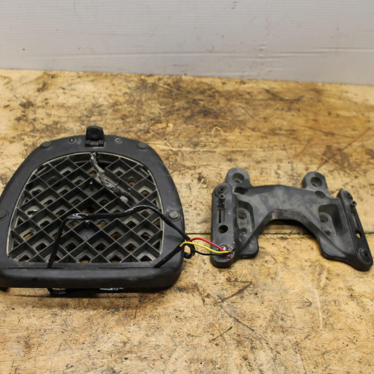 07-11 SUZUKI VSTROM 650 CENTER REAR BACK TAIL RACK COVER  BB340